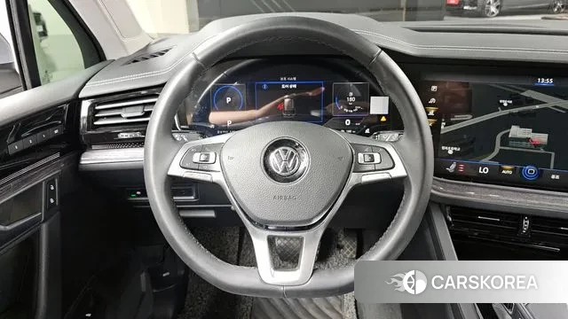 Volkswagen Touareg 3rd generation 2020 Серебряный из Кореи, фото 4