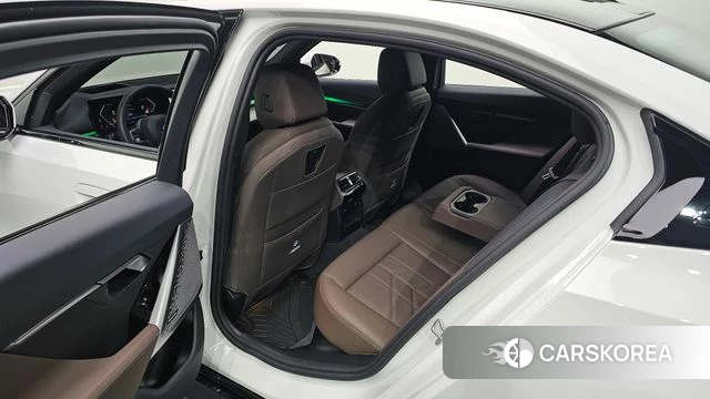 BMW 5 Series (G60) 2025 Белый из Кореи, фото 4