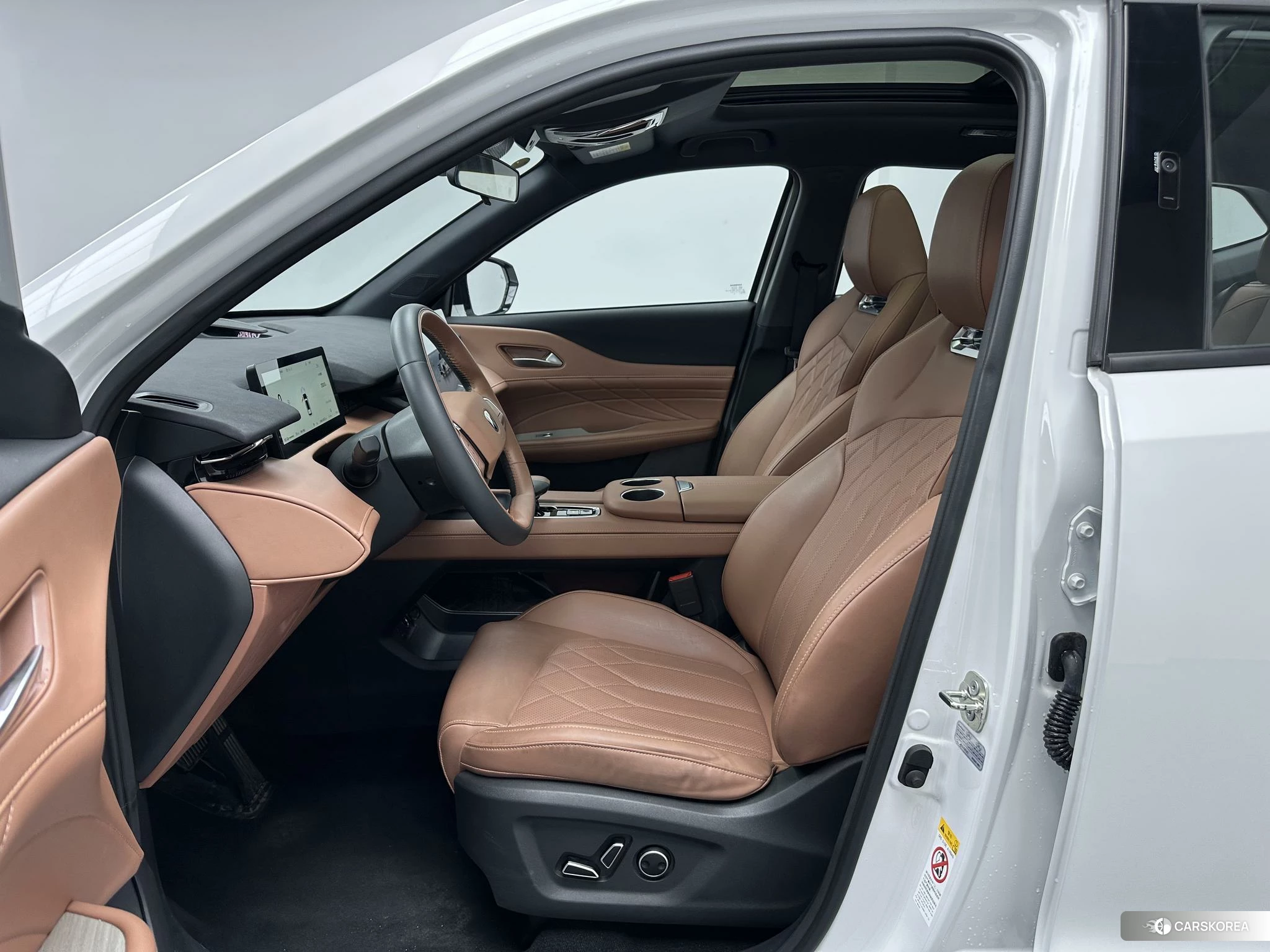Chang'an UNI-Z PHEV 2024 Белый из Китая, фото 4