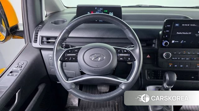 Hyundai Staria 2023 Желтый из Кореи, фото 4