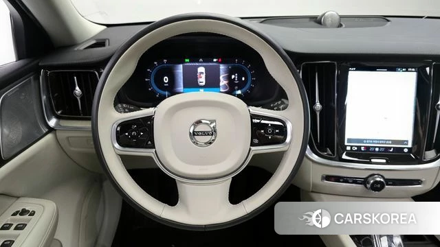 Volvo V60 Cross-Country 2nd Generation 2022 Серебристо-серый из Кореи, фото 4