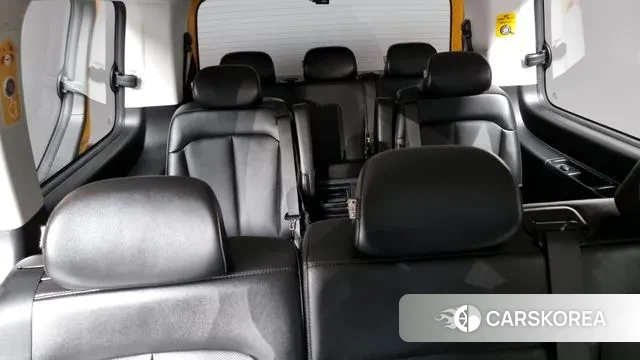 Hyundai Staria 2022 Желтый из Кореи, фото 4