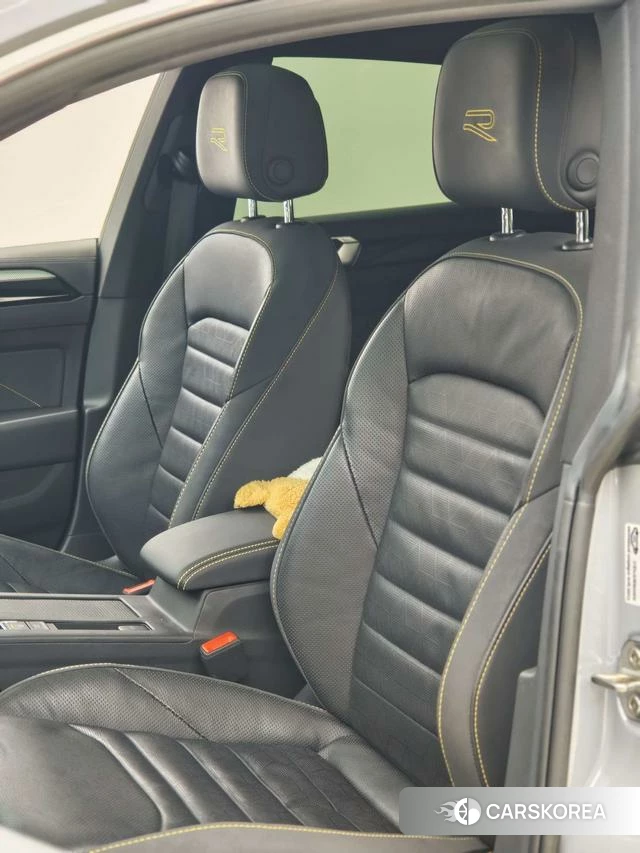 Volkswagen CC 2023 Серебристо-серый из Китая, фото 4