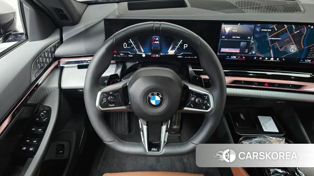 BMW 5 Series (G60) 2025 Серый из Кореи, фото 4