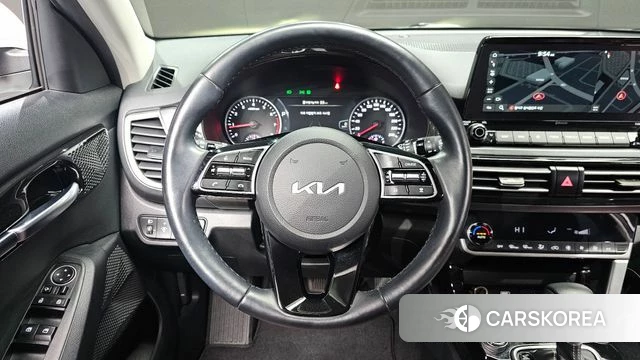 Kia Seltos 2022 Белый из Кореи, фото 4