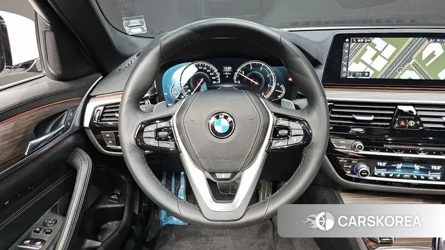 BMW 5 Series (G30) 2018 Белый из Кореи, фото 4