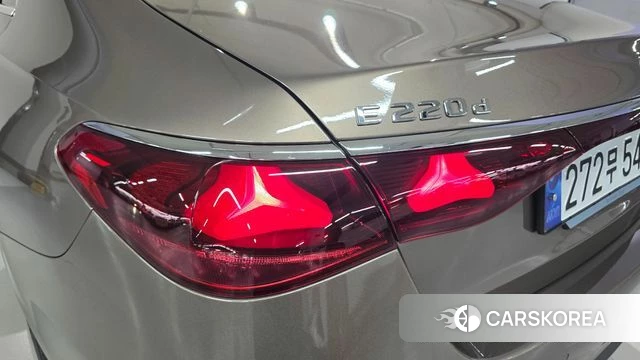 Mercedes-Benz E-Class W214 2024 Коричневый из Кореи, фото 4