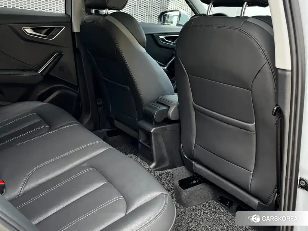 Audi Q2L 2024 Silver/gray из Китая, фото 4