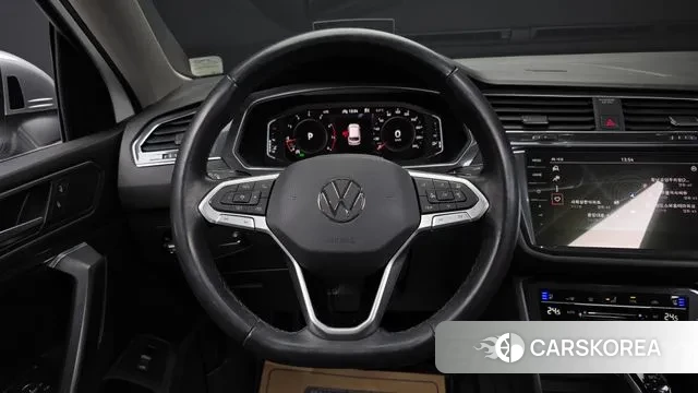 Volkswagen Tiguan Allspace 2023 Белый из Кореи, фото 4