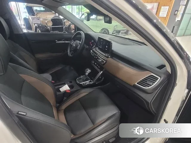 Kia Seltos 2021 Белый двухцветный из Кореи, фото 4