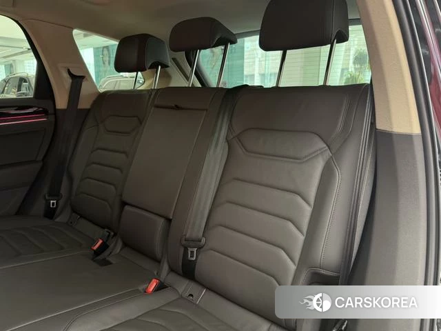 Volkswagen Touareg 2023 Черный из Китая, фото 4
