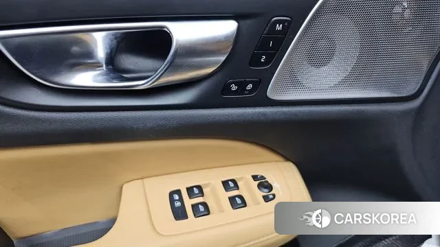 Volvo V60 Cross-Country 2nd Generation 2020 Песочный из Кореи, фото 4