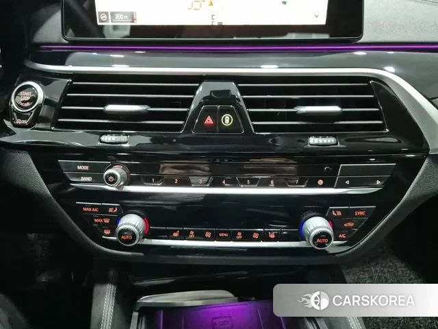 BMW 5 Series (G30) 2019 Белый из Кореи, фото 4