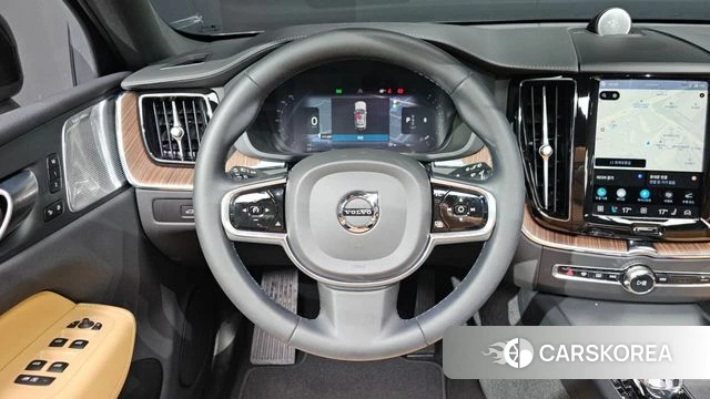 Volvo XC60 second Generation 2023 Черный из Кореи, фото 4