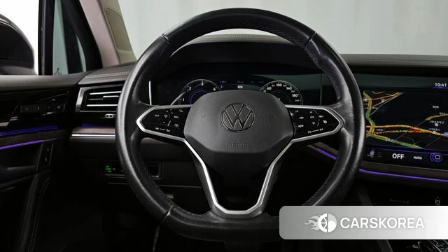 Volkswagen Touareg 3rd generation 2021 Черный из Кореи, фото 4