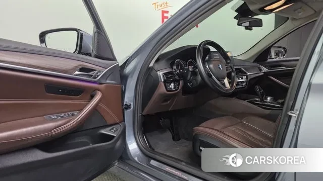 BMW 5 Series (G30) 2018 Светло-серебряный цвет из Кореи, фото 4