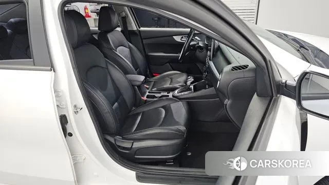 Kia The New K3 2nd generation 2021 Белый из Кореи, фото 4