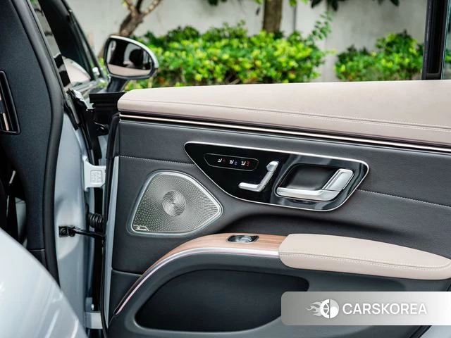 Mercedes-Benz EQS 2024 Серебристо-серый из Китая, фото 4