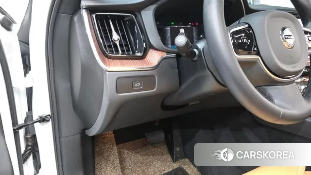 Volvo XC60 second Generation 2024 Белый из Кореи, фото 4