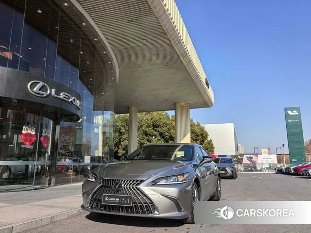 Lexus ES 2024 Серебристо-серый из Китая, фото 4