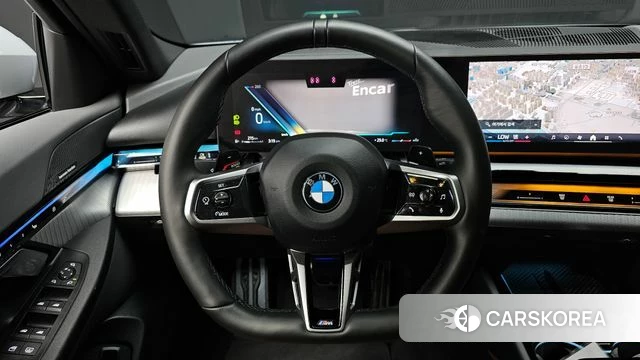 BMW 5 Series (G60) 2024 Серебристо-серый из Кореи, фото 4
