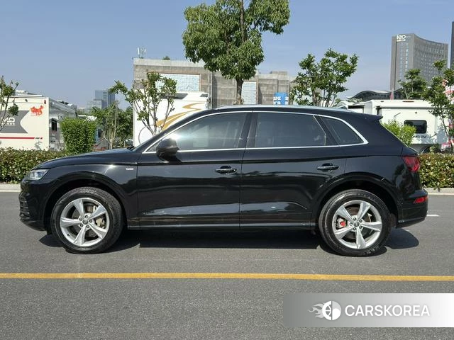 Audi Q5L 2019 Черный из Китая, фото 4