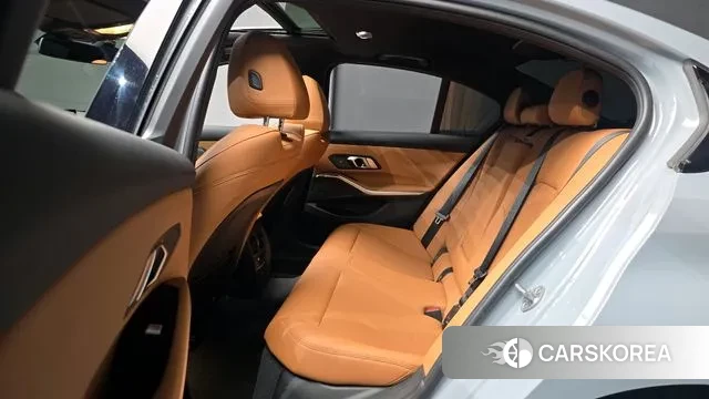 BMW 3 Series (G20) 2023 Светло-серебряный цвет из Кореи, фото 4