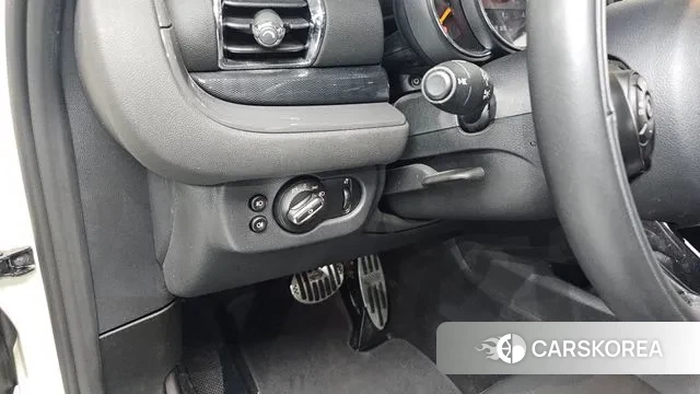 Mini Cooper D Clubman 2020 Жемчужный цвет из Кореи, фото 4