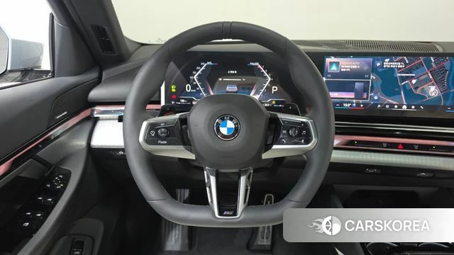 BMW 5 Series (G60) 2026 Серебристо-серый из Кореи, фото 4
