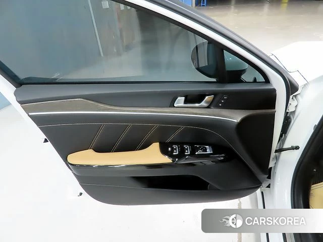 Kia K5 3rd generation 2023 Белый из Кореи, фото 4