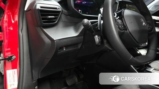 Peugeot 2008 Second generation 2023 Красный из Кореи, фото 4