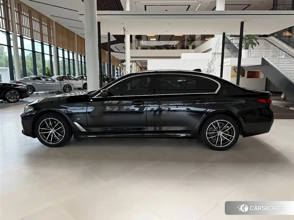 BMW 5 series 2022 Черный из Китая, фото 4