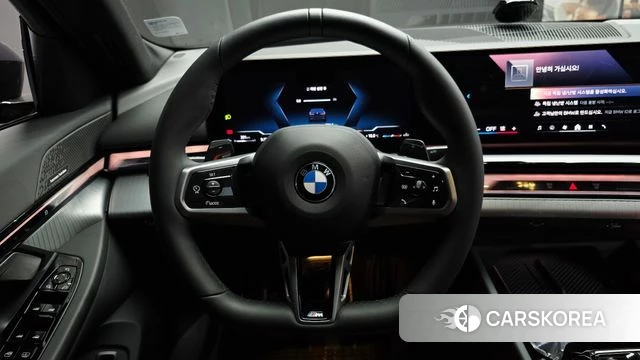 BMW 5 Series (G60) 2025 Черный из Кореи, фото 4