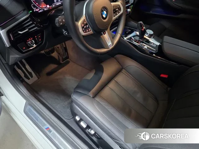 BMW 5 Series (G30) 2023 Белый из Кореи, фото 4