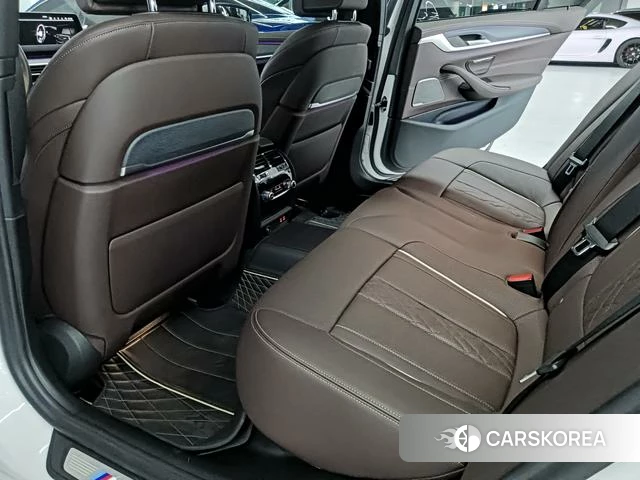 BMW 5 series 2023 Белый из Китая, фото 4