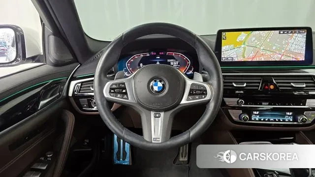 BMW 5 Series (G30) 2023 Белый из Кореи, фото 4