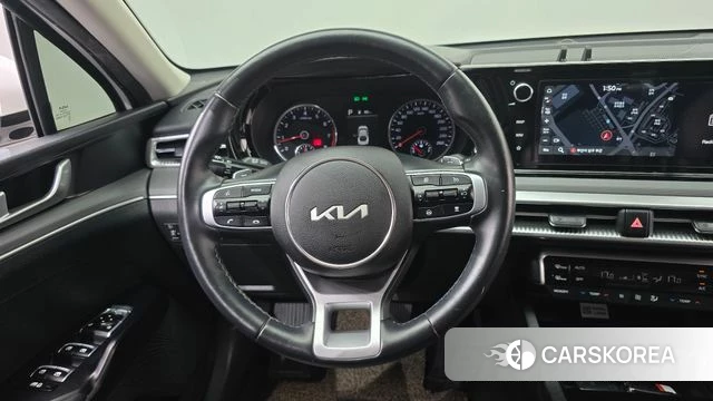 Kia K5 3rd generation 2023 Белый из Кореи, фото 4