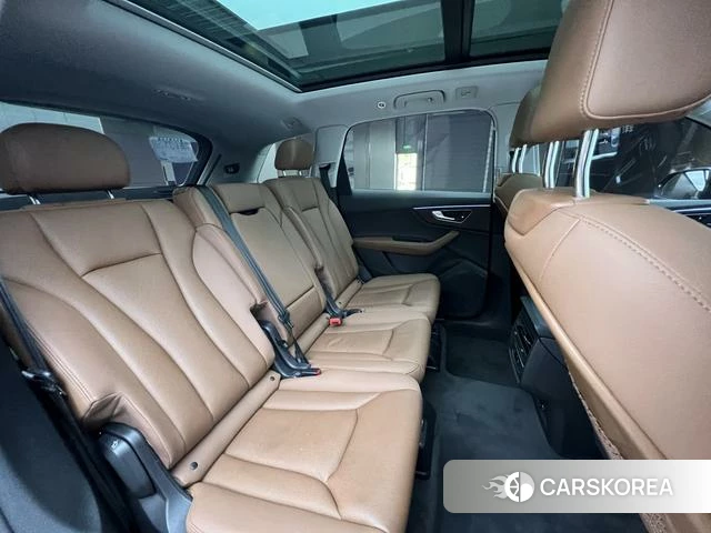 Audi Q7 2023 Черный из Китая, фото 4