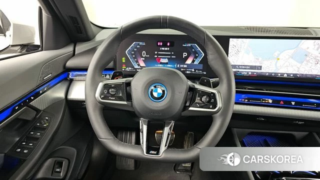 BMW 5 Series (G60) 2025 Белый из Кореи, фото 4