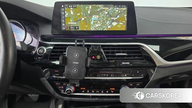 BMW 5 Series (G30) 2018 Белый из Кореи, фото 4