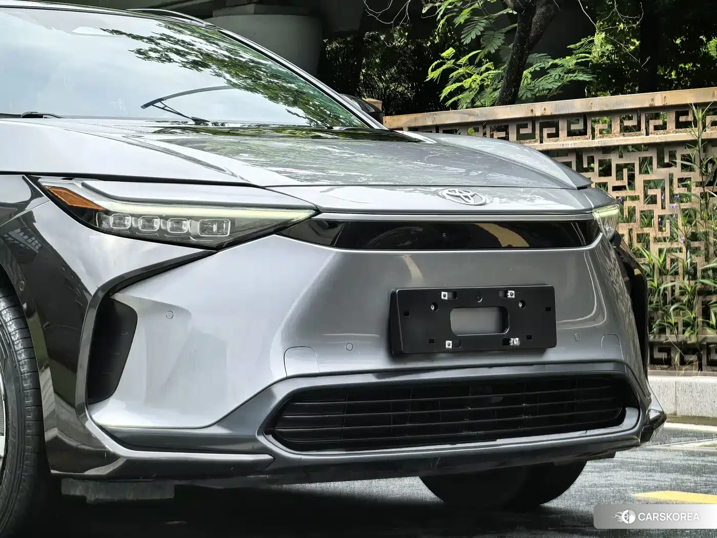 Toyota bZ4X 2022 Silver/gray из Китая, фото 4