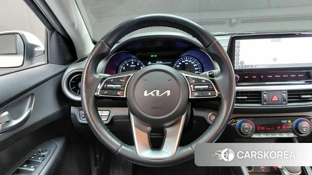 Kia The New K3 2nd generation 2022 Белый из Кореи, фото 4