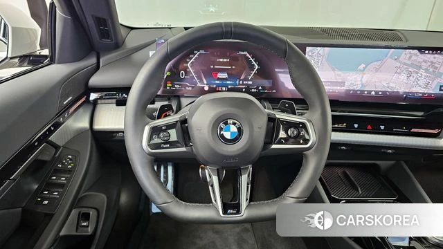 BMW 5 Series (G60) 2023 Белый из Кореи, фото 4