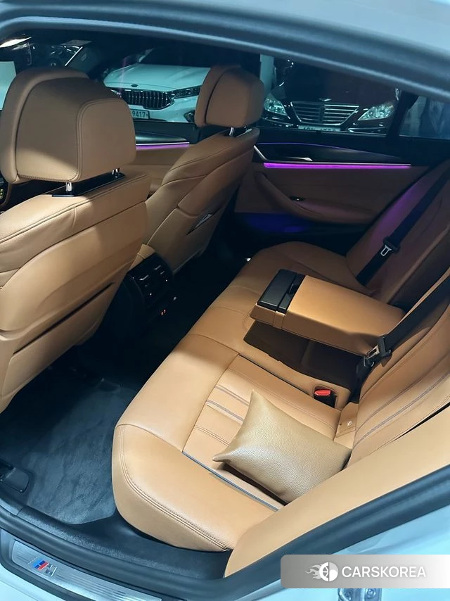 BMW 5 Series (G30) 2023 Белый из Кореи, фото 4