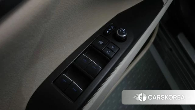 Toyota Camry (XV70) 2023 Серебристо-серый из Кореи, фото 4