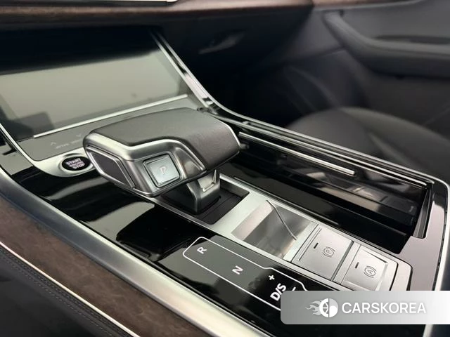 Audi Q7 2023 Черный из Китая, фото 4
