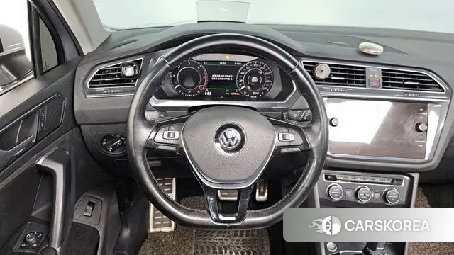 Volkswagen Tiguan second Generation 2018 Серебряный из Кореи, фото 4