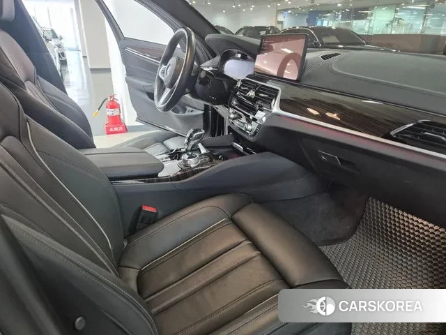 BMW 5 Series (G30) 2022 Черный из Кореи, фото 4