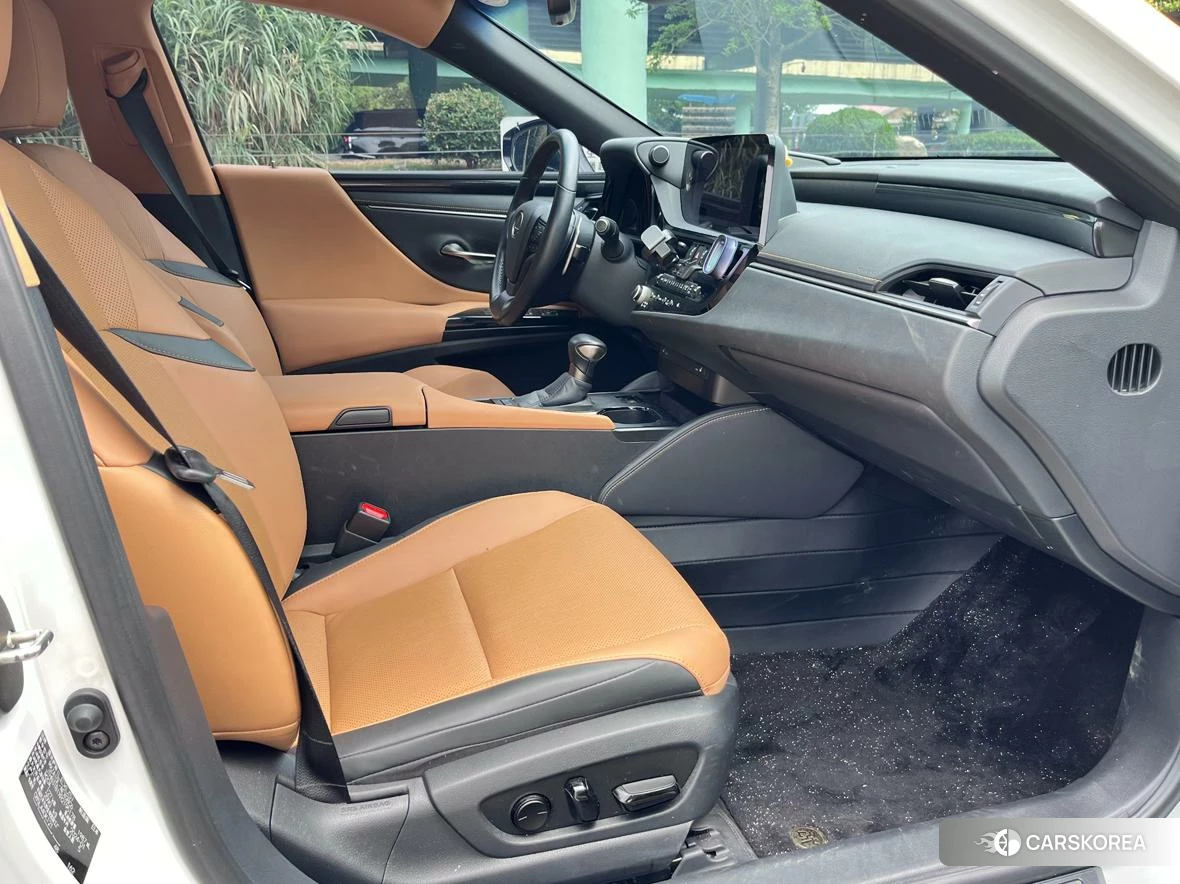 Lexus ES 2023 Белый из Китая, фото 4
