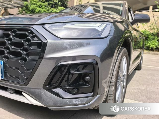 Audi Q5L 2023 Темно-серый из Китая, фото 4